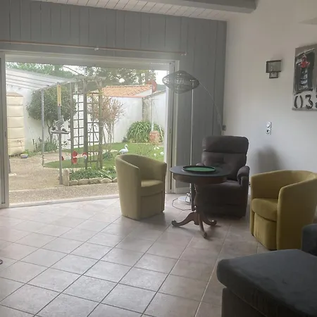 La Maison Du Puits De Fer à En Ré Hébergement de vacances *