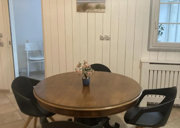 La Maison Du Puits De Fer A En Re Tatil Evi La Flotte