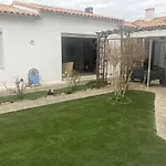 La Maison Du Puits De Fer A En Re