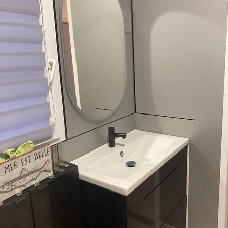 La Maison Du Puits De Fer A En Re Semesterbostad *