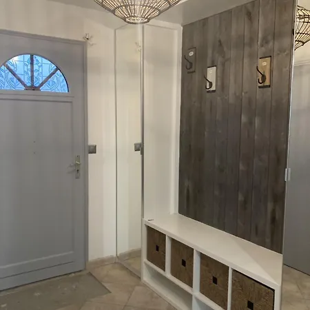 La Maison Du Puits De Fer A En Re * La Flotte