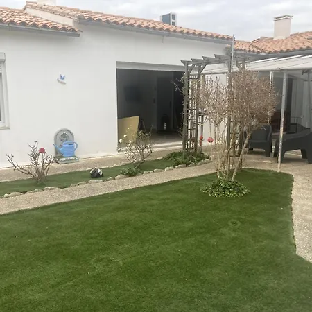 La Maison Du Puits De Fer A En Re