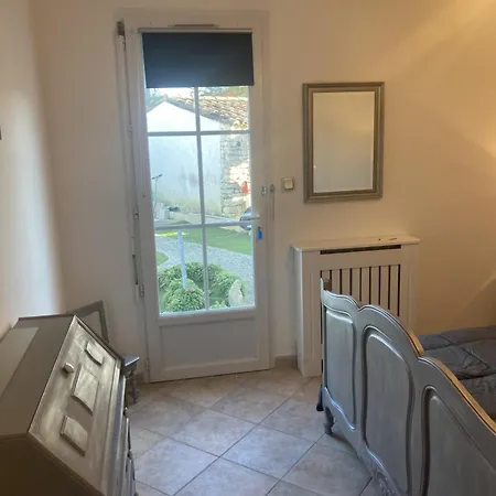 La Maison Du Puits De Fer A En Re *