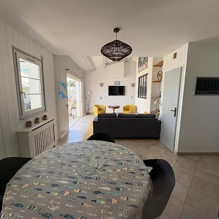 La Maison Du Puits De Fer A En Re