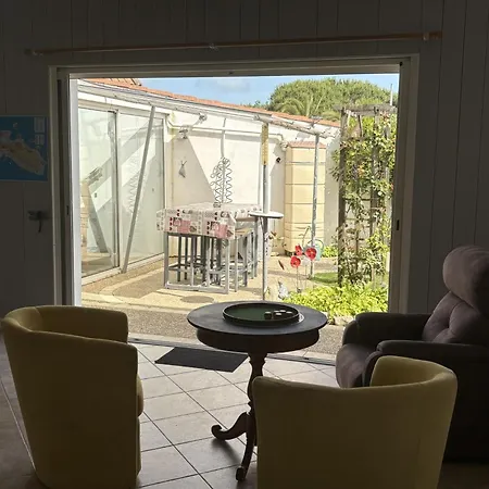 La Maison Du Puits De Fer A En Re Semesterbostad